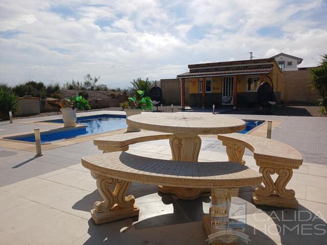 Villa Paloma : Resale Villa for Sale in Partaloa, Almería