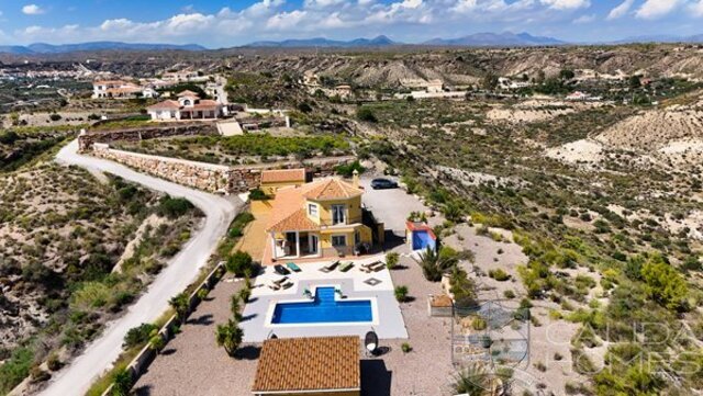 Villa Paloma : Resale Villa for Sale in Partaloa, Almería