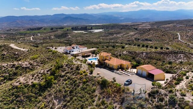 Villa Paloma : Resale Villa for Sale in Partaloa, Almería