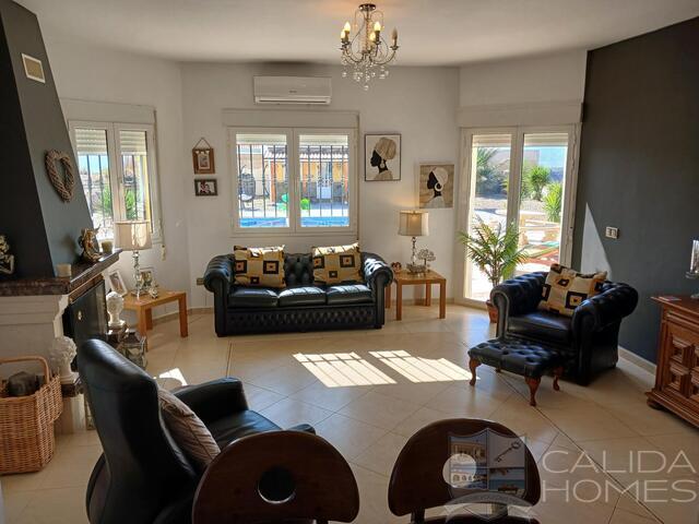 Villa Paloma : Resale Villa for Sale in Partaloa, Almería