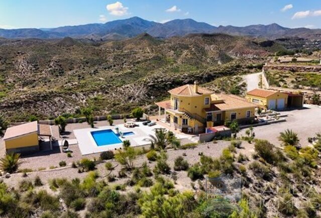Villa Paloma : Resale Villa for Sale in Partaloa, Almería