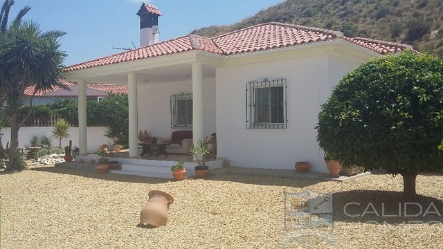 Villa Paloma: Resale Villa for Sale in Arboleas, Almería