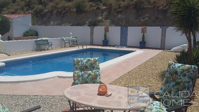 Villa Paloma: Resale Villa for Sale in Arboleas, Almería