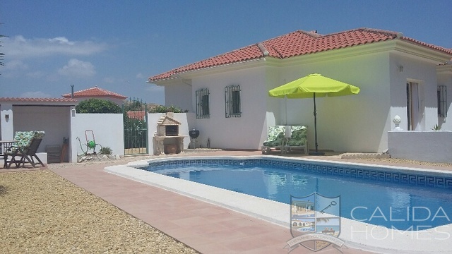 Villa Paloma: Resale Villa for Sale in Arboleas, Almería