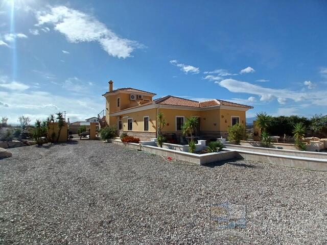 Villa Paloma Vista : Resale Villa for Sale in Partaloa, Almería