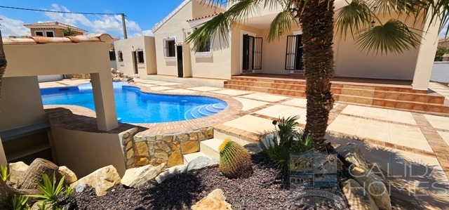Villa Papillon: Resale Villa for Sale in Zurgena, Almería