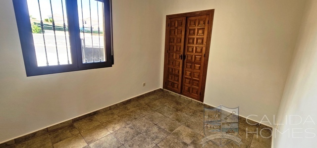 Villa Papillon: Resale Villa for Sale in Zurgena, Almería