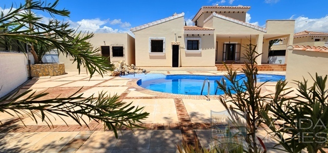 Villa Papillon: Resale Villa for Sale in Zurgena, Almería