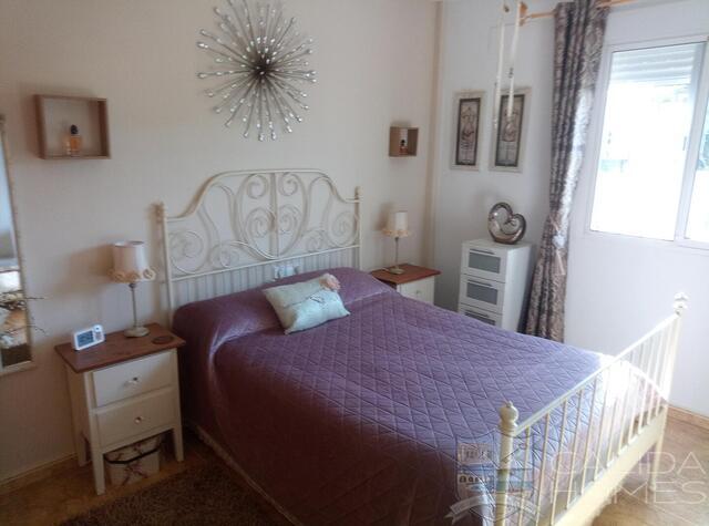 Villa Paz: Resale Villa for Sale in Arboleas, Almería