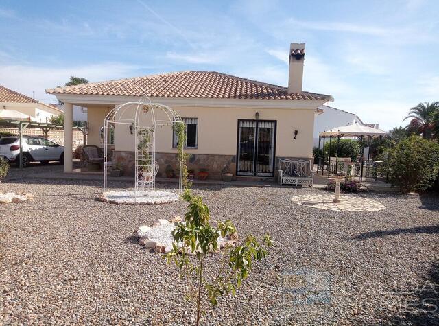 Villa Paz: Resale Villa for Sale in Arboleas, Almería