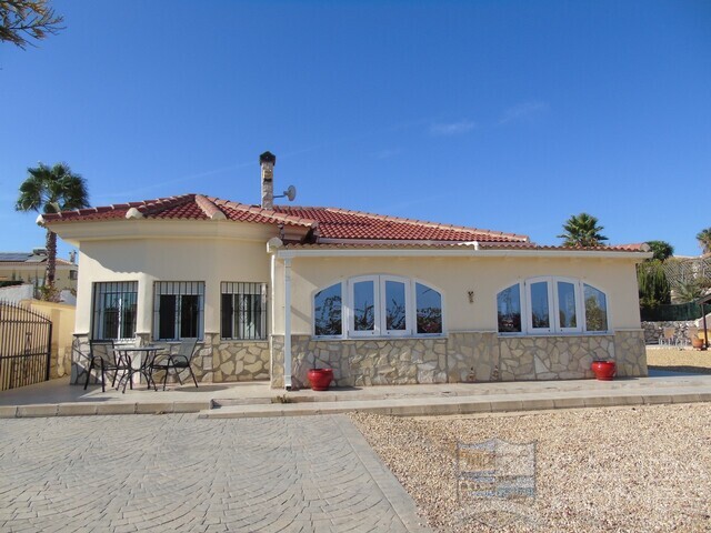 Villa Peach: Resale Villa for Sale in Zurgena, Almería