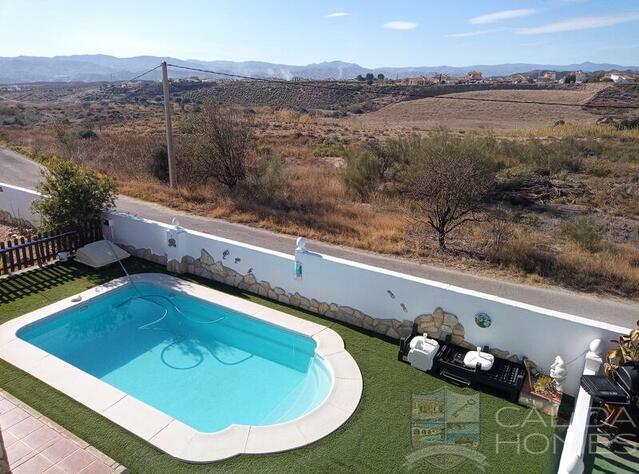 Villa Pear: Herverkoop Villa te Koop in Zurgena, Almería