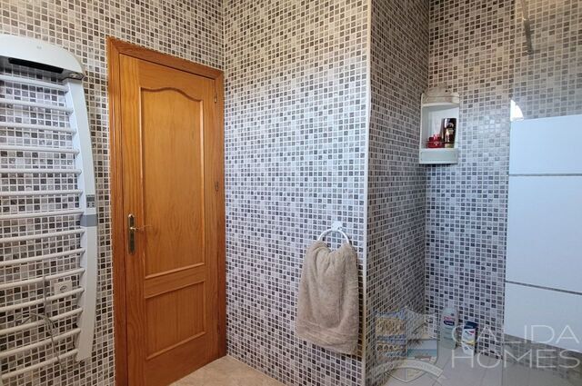 Villa Pebbles: Resale Villa for Sale in Cantoria, Almería