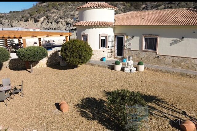 Villa Pebbles: Resale Villa for Sale in Cantoria, Almería