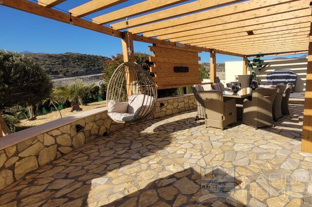 Villa Pebbles: Resale Villa for Sale in Cantoria, Almería