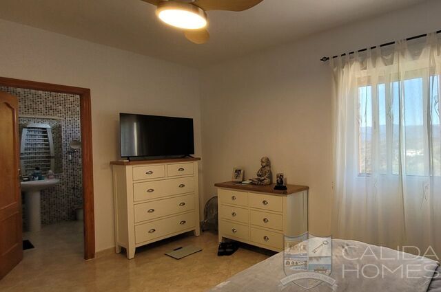 Villa Pebbles: Resale Villa for Sale in Cantoria, Almería