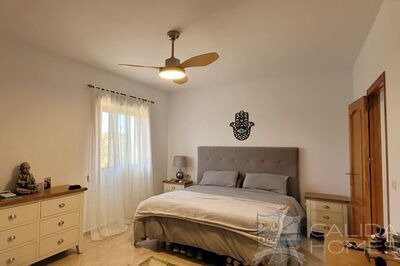 Villa Pebbles: Resale Villa in Cantoria, Almería