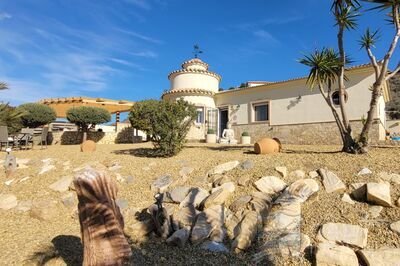Villa Pebbles: Resale Villa in Cantoria, Almería