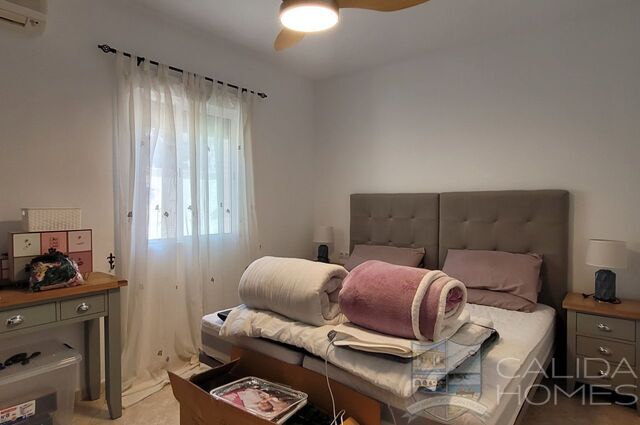 Villa Pebbles: Resale Villa for Sale in Cantoria, Almería