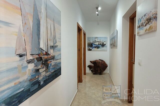 Villa Pebbles: Resale Villa for Sale in Cantoria, Almería