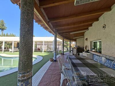 Villa Peral : Resale Villa in Cullar, Granada