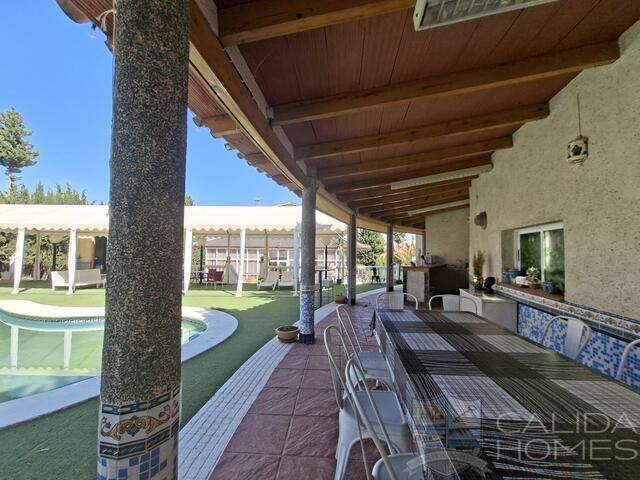 Villa Peral : Resale Villa for Sale in Cullar, Granada