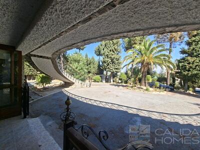 Villa Peral : Resale Villa in Cullar, Granada