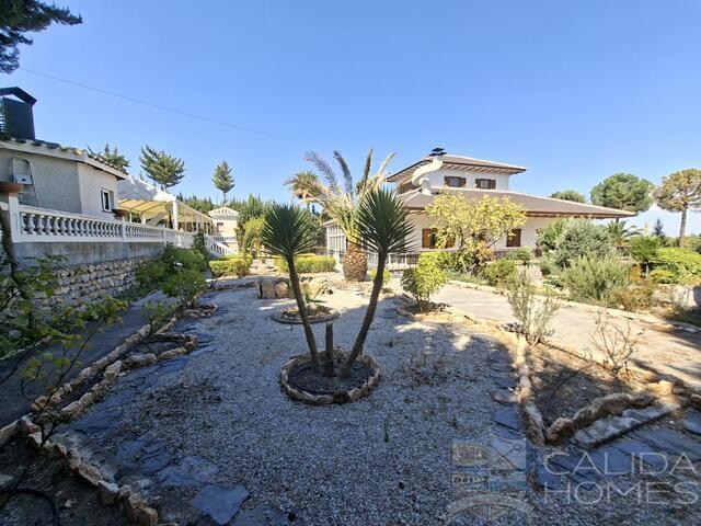 Villa Peral : Resale Villa for Sale in Cullar, Granada