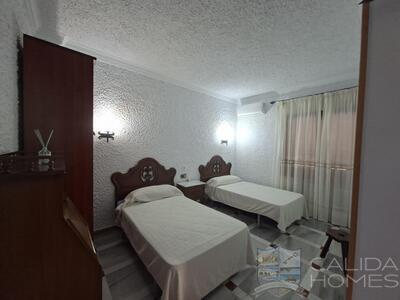 Villa Peral : Resale Villa in Cullar, Granada