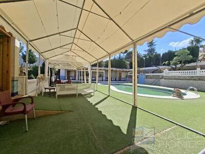 Villa Peral : Resale Villa in Cullar, Granada