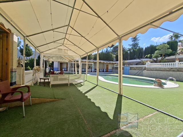 Villa Peral : Resale Villa for Sale in Cullar, Granada