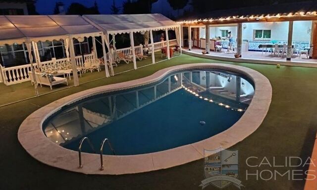 Villa Peral : Resale Villa for Sale in Cullar, Granada