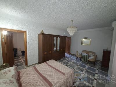 Villa Peral : Resale Villa in Cullar, Granada