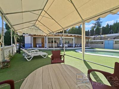 Villa Peral : Resale Villa in Cullar, Granada