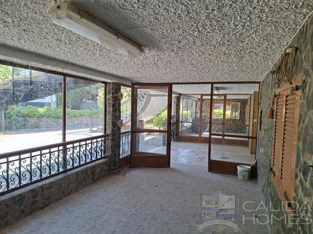 Villa Peral : Resale Villa for Sale in Cullar, Granada