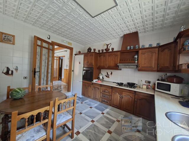Villa Peral : Resale Villa for Sale in Cullar, Granada