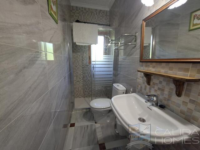 Villa Peral : Resale Villa for Sale in Cullar, Granada