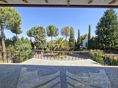 Villa Peral : Resale Villa in Cullar, Granada
