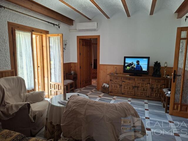 Villa Peral : Resale Villa for Sale in Cullar, Granada
