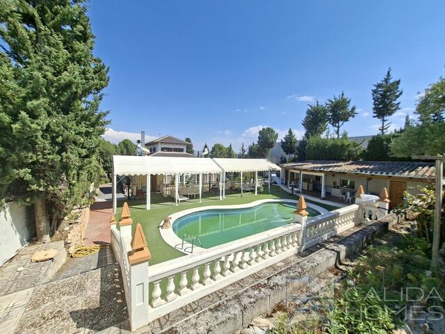 Villa Peral : Resale Villa for Sale in Cullar, Granada