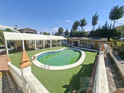 Villa Peral : Resale Villa in Cullar, Granada