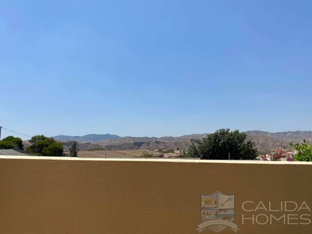 Villa Perfecto: Resale Villa for Sale in Arboleas, Almería