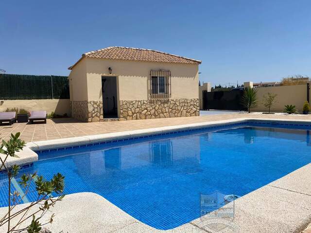 Villa Perfecto: Resale Villa for Sale in Arboleas, Almería