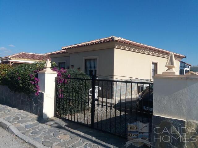 VILLA PETUINA: Resale Villa for Sale in Arboleas, Almería