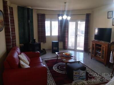 VILLA PETUINA: Resale Villa in Arboleas, Almería