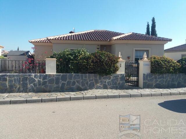 VILLA PETUINA: Resale Villa for Sale in Arboleas, Almería