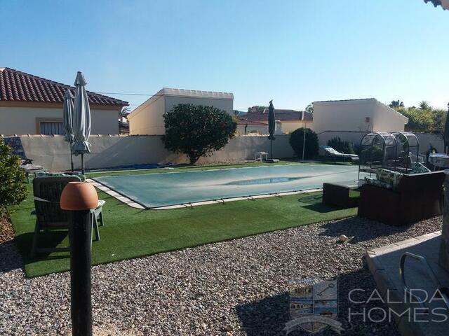 VILLA PETUINA: Resale Villa for Sale in Arboleas, Almería