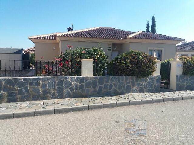 VILLA PETUINA: Resale Villa for Sale in Arboleas, Almería