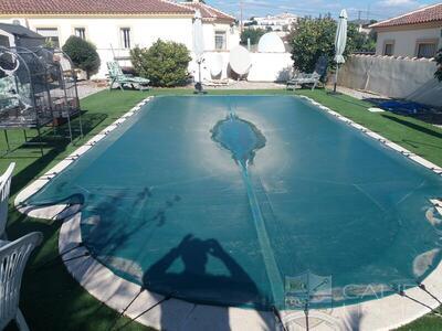 VILLA PETUINA: Resale Villa in Arboleas, Almería