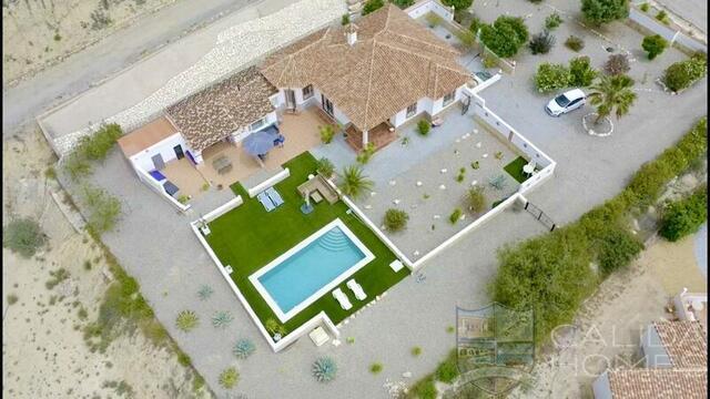 Villa Photinia: Resale Villa for Sale in Albox, Almería